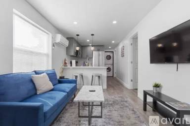 Main picture of 308 W Amelia Ave