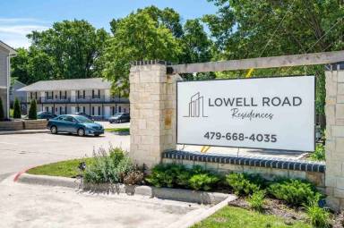 Main picture of 1705 N Lowell Rd