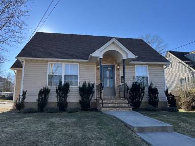 Main picture of 2712 Maple Ave