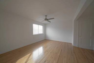 Main picture of 4 47th St NE