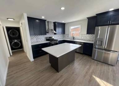 Main picture of 909 W Front St