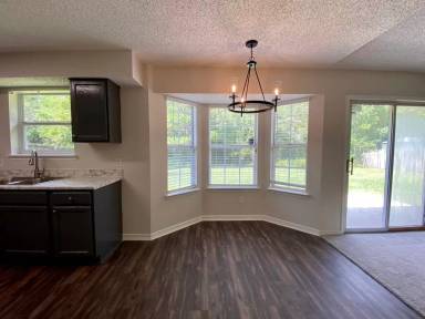 Main picture of 2456 Justin Rd W