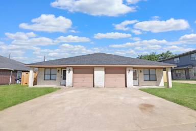 Main picture of 1903 Schwald Rd