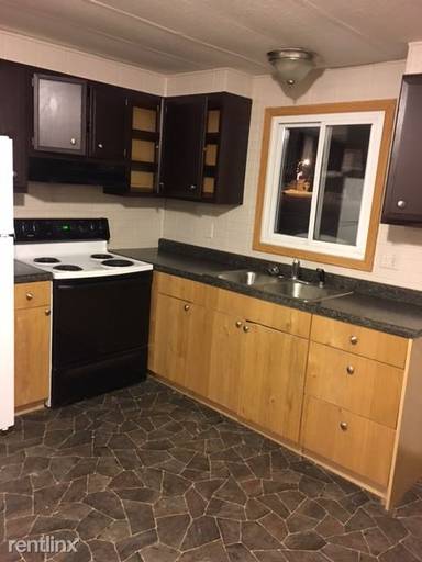 Main picture of 108 W Railroad Dr N