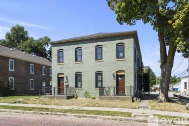 Main picture of 422 W 4th St