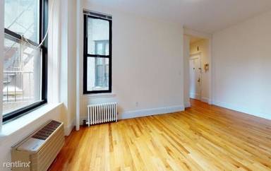 Main picture of 200 Riverside Dr