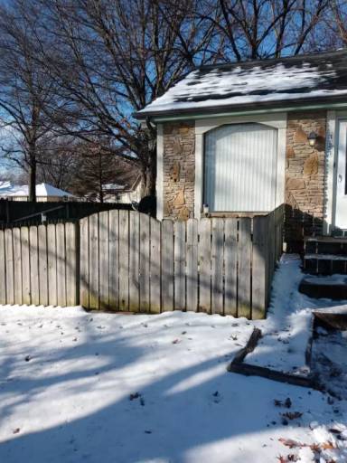 Main picture of 323 S Kenwood Ln