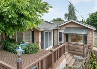 Main picture of 3242 36th Ave W