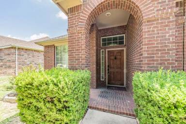 Main picture of 8648 Prairie Dawn Dr