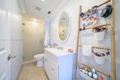 Main picture of 5555 Ludlam Rd