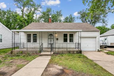 Main picture of 229 S Edwards Ave