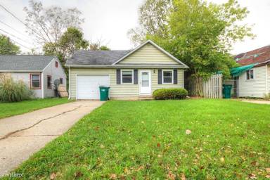 Main picture of 4914 Starr Ave
