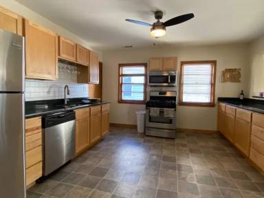 Main picture of 906 W 26th St