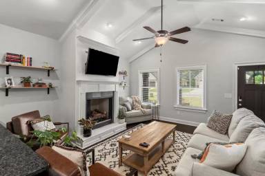 Main picture of 1046 Oden Ct