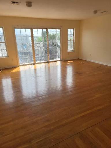 Main picture of 469 Hawthorne Ave