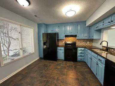Main picture of 105 Scotts Pt