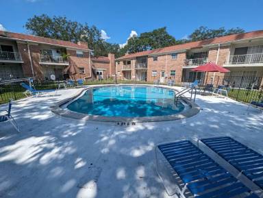 Main picture of Colonial Point Condominiums