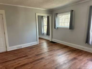 Main picture of 766 Clancy Ave NE