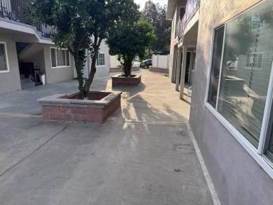 Main picture of 317 N Mission Rd