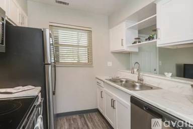 Main picture of 25 Broadmoor Apartments