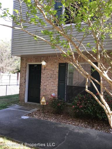 Main picture of 100 Winchester Dr