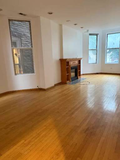 Main picture of 1115 N Winchester Ave