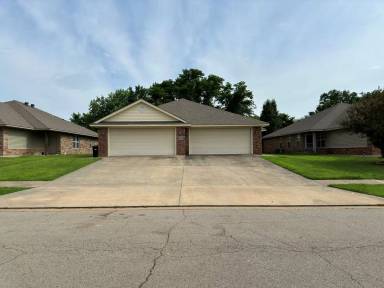 Main picture of 2121 Plum Creek Ln