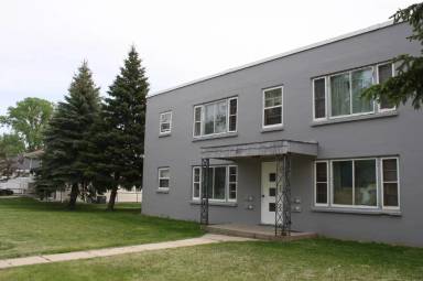 Main picture of 201 E Cecil St