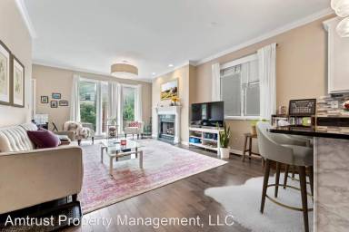 Main picture of 2552 W Walton St