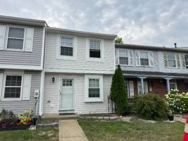 Main picture of 7005 Lafayette Sq
