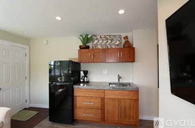 Main picture of 2464 Gardenia St