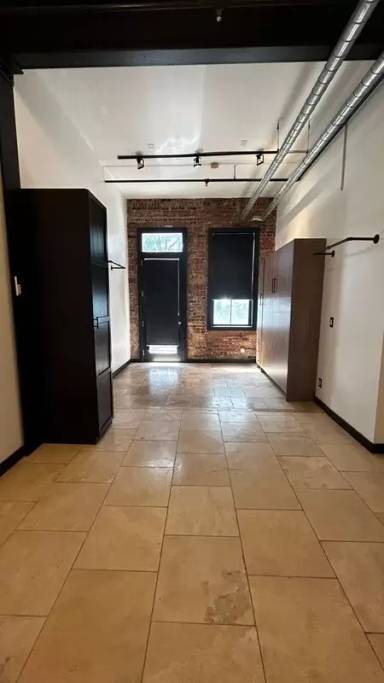 Main picture of 139 E Main St