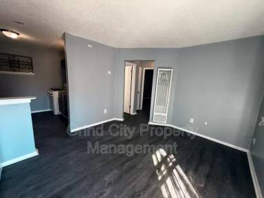Main picture of 2086 Hubert Ave