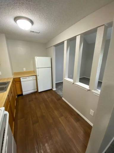 Main picture of 2701 S Emporia St