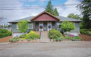 Main picture of 2 Webster Pl