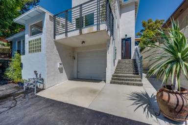 Main picture of 2611 1/4 Hyperion Ave