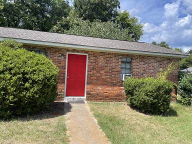 Main picture of 453 Forrest St