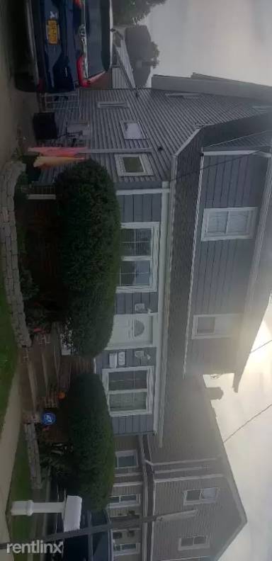 Main picture of 975 Auburn St