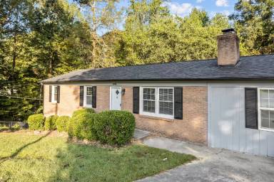 Main picture of 4800 Maplecrest Dr