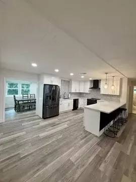 Main picture of 511 SW North River Point Dr