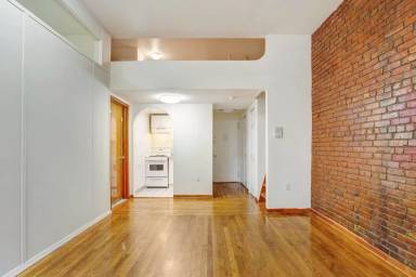 Main picture of 275 W 22nd St