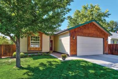 Main picture of 2821 N Woody Dr