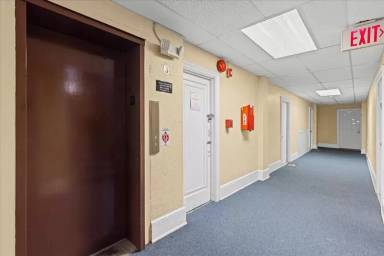 Main picture of 33 S Iowa Ave