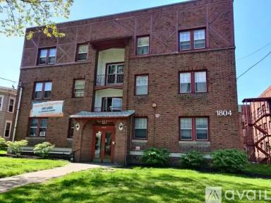 Main picture of 1802 W Genesee St