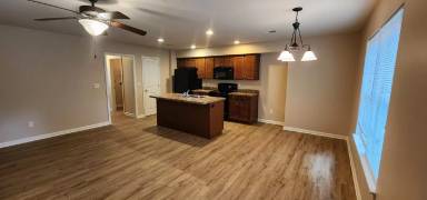 Main picture of 407 Rosewood Ct