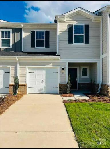 Main picture of 1648 Village Grove Ln