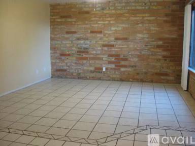 Main picture of 1512 E Blacklidge Dr