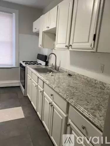 Main picture of 322 Centre St