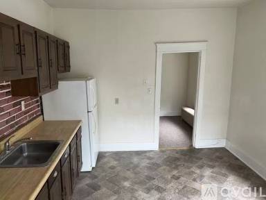 Main picture of 1114 E Lincoln Hwy