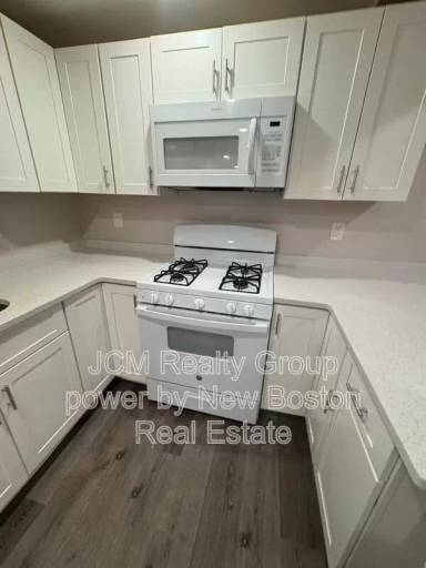 Main picture of 32 Hartwell St